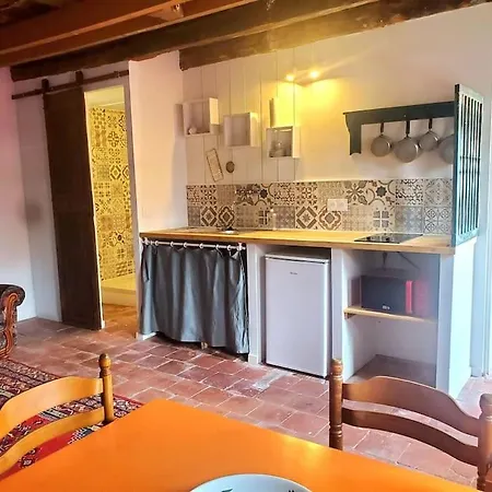 Petite Maison De Village Ygrande Exterior foto